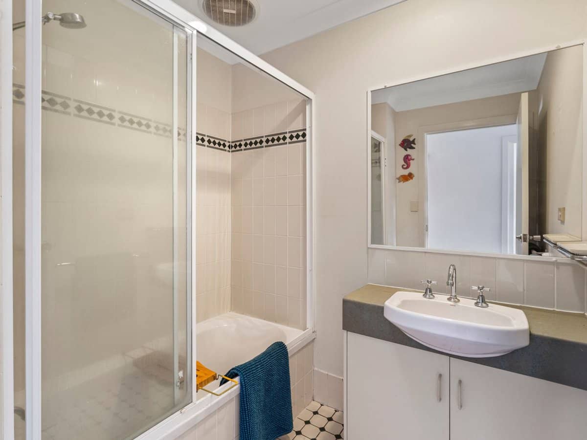 7-9 Santa Cruz Boulevard, CLEAR ISLAND WATERS - Thumbnail 15