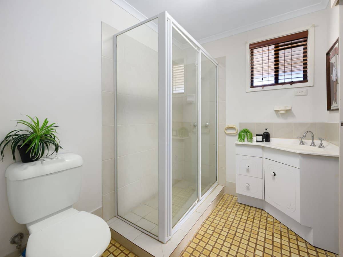 170 Bardon Avenue, Burleigh Waters - Thumbnail 11