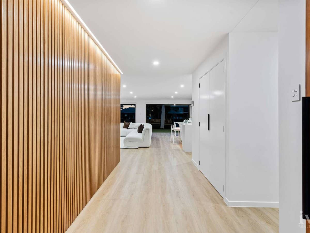 9 Marco Polo Place, Hollywell - Thumbnail 3