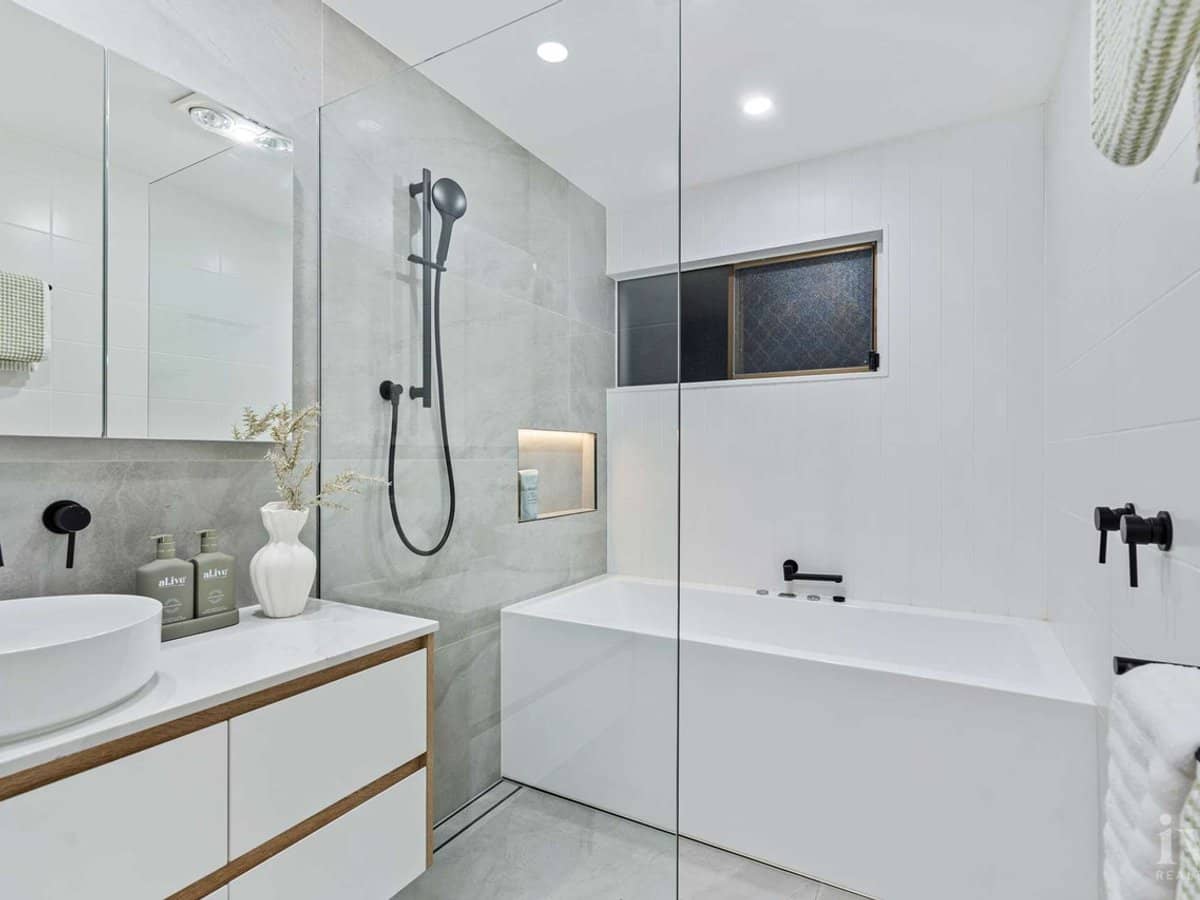 9 Marco Polo Place, Hollywell - Thumbnail 18