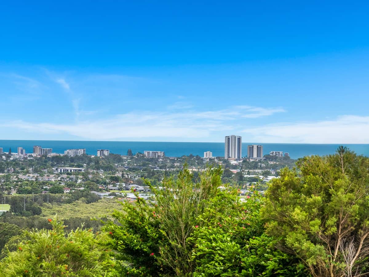 2 Raleigh Terrace, CURRUMBIN WATERS - Thumbnail 5