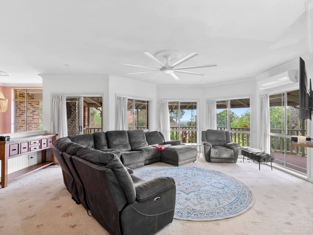 2 Raleigh Terrace, CURRUMBIN WATERS - Thumbnail 8