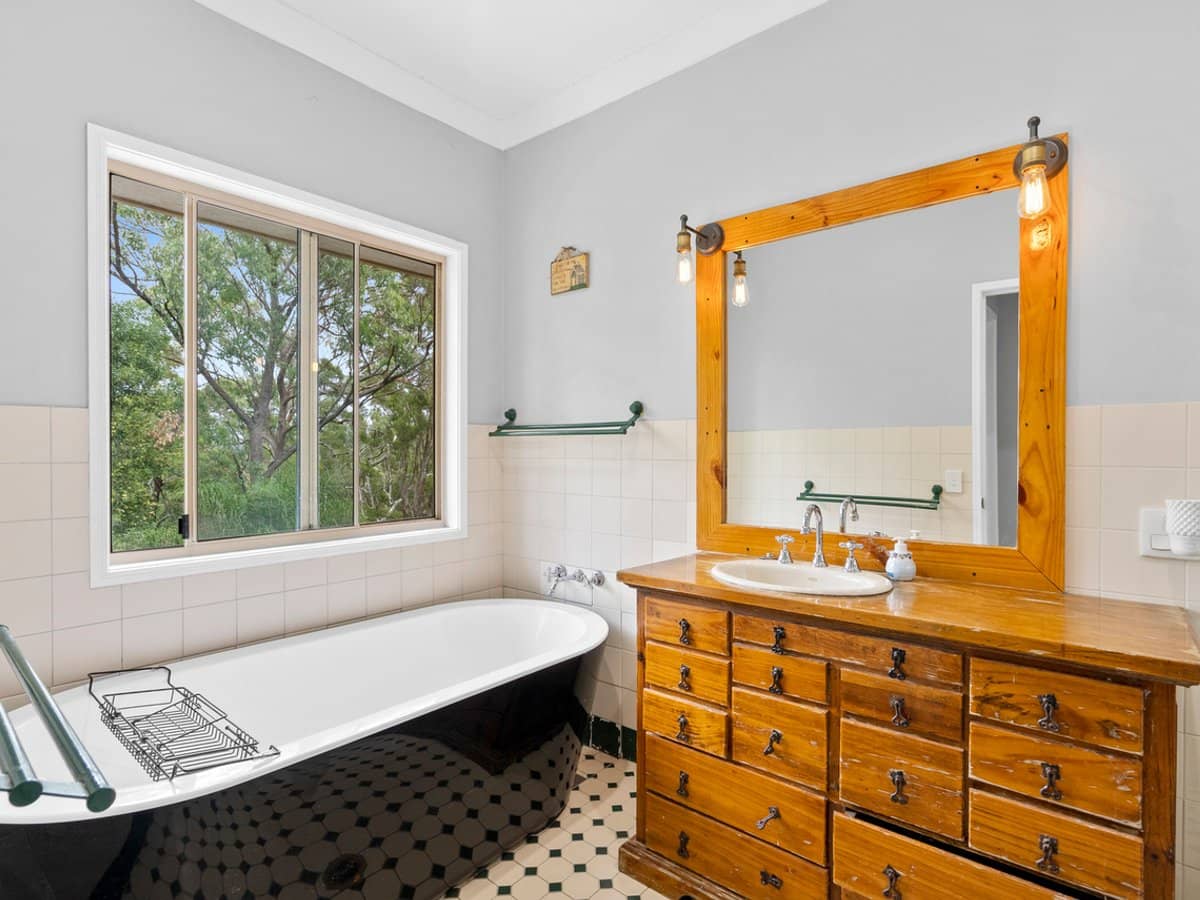 2 Raleigh Terrace, CURRUMBIN WATERS - Thumbnail 12