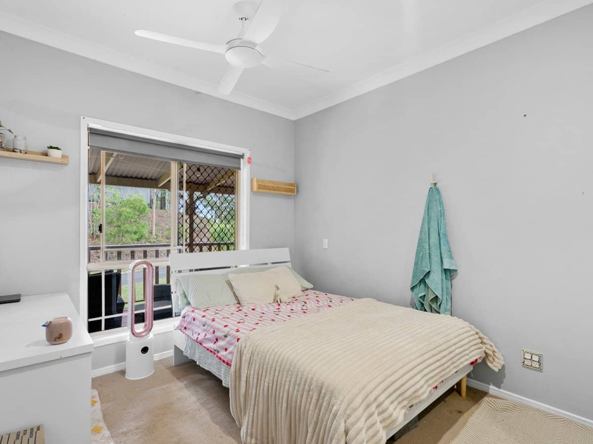 2 Raleigh Terrace, CURRUMBIN WATERS - Thumbnail 14