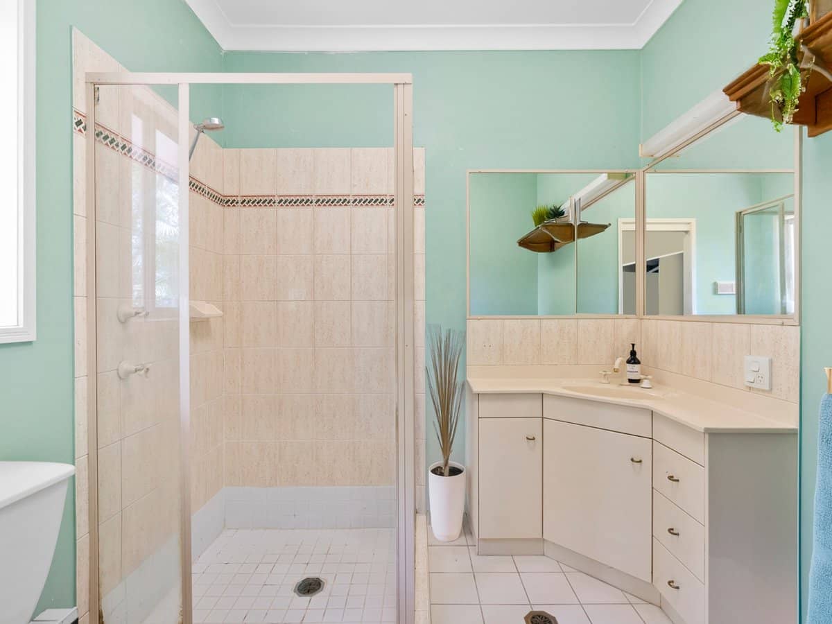 2 Raleigh Terrace, CURRUMBIN WATERS - Thumbnail 16