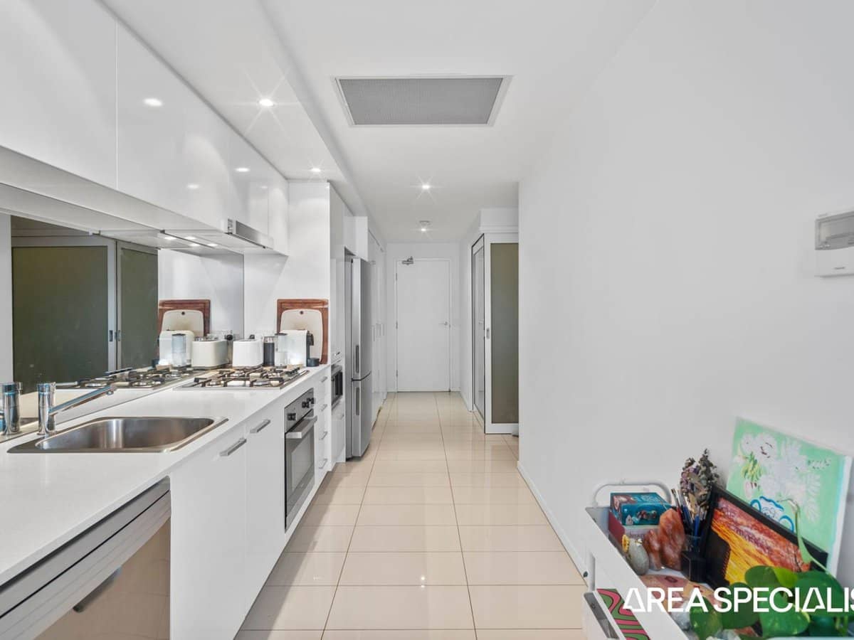 41 Harbour Town Drive, Biggera Waters - Thumbnail 6