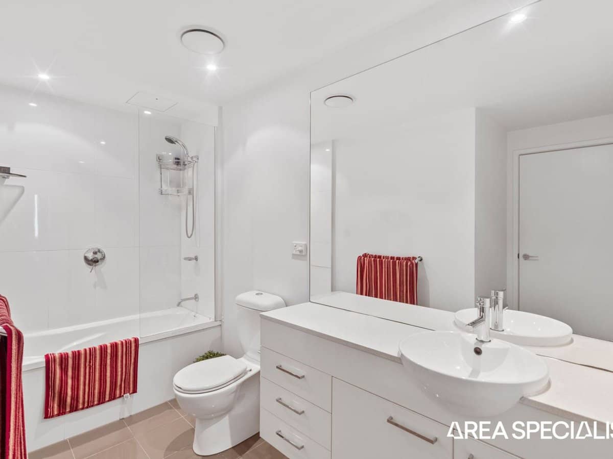 41 Harbour Town Drive, Biggera Waters - Thumbnail 8