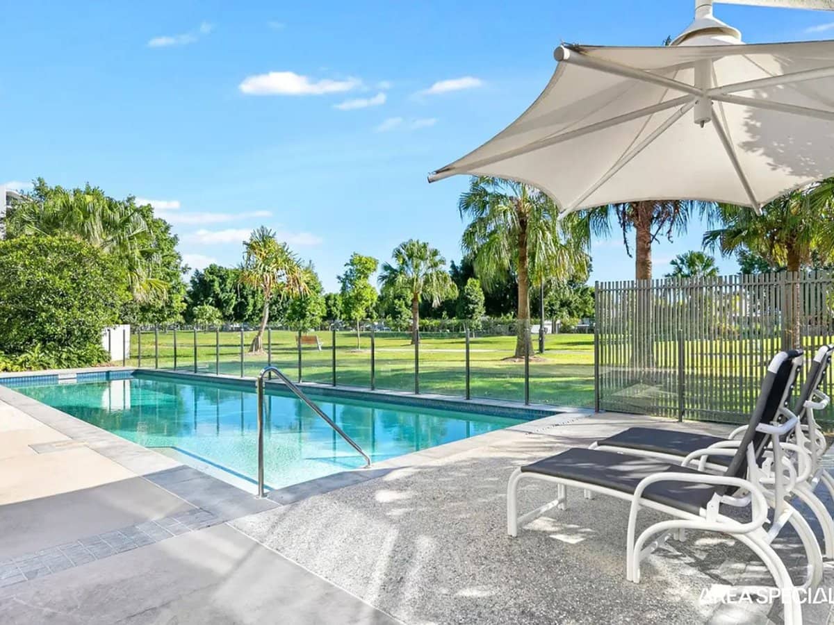 41 Harbour Town Drive, Biggera Waters - Thumbnail 1