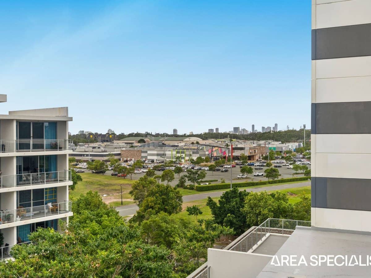 41 Harbour Town Drive, Biggera Waters - Thumbnail 2