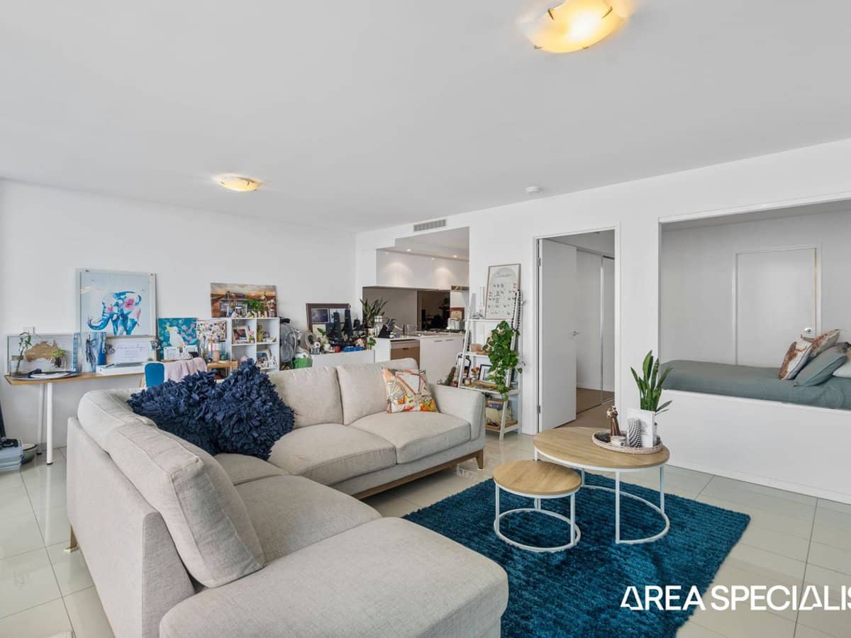 41 Harbour Town Drive, Biggera Waters - Thumbnail 3