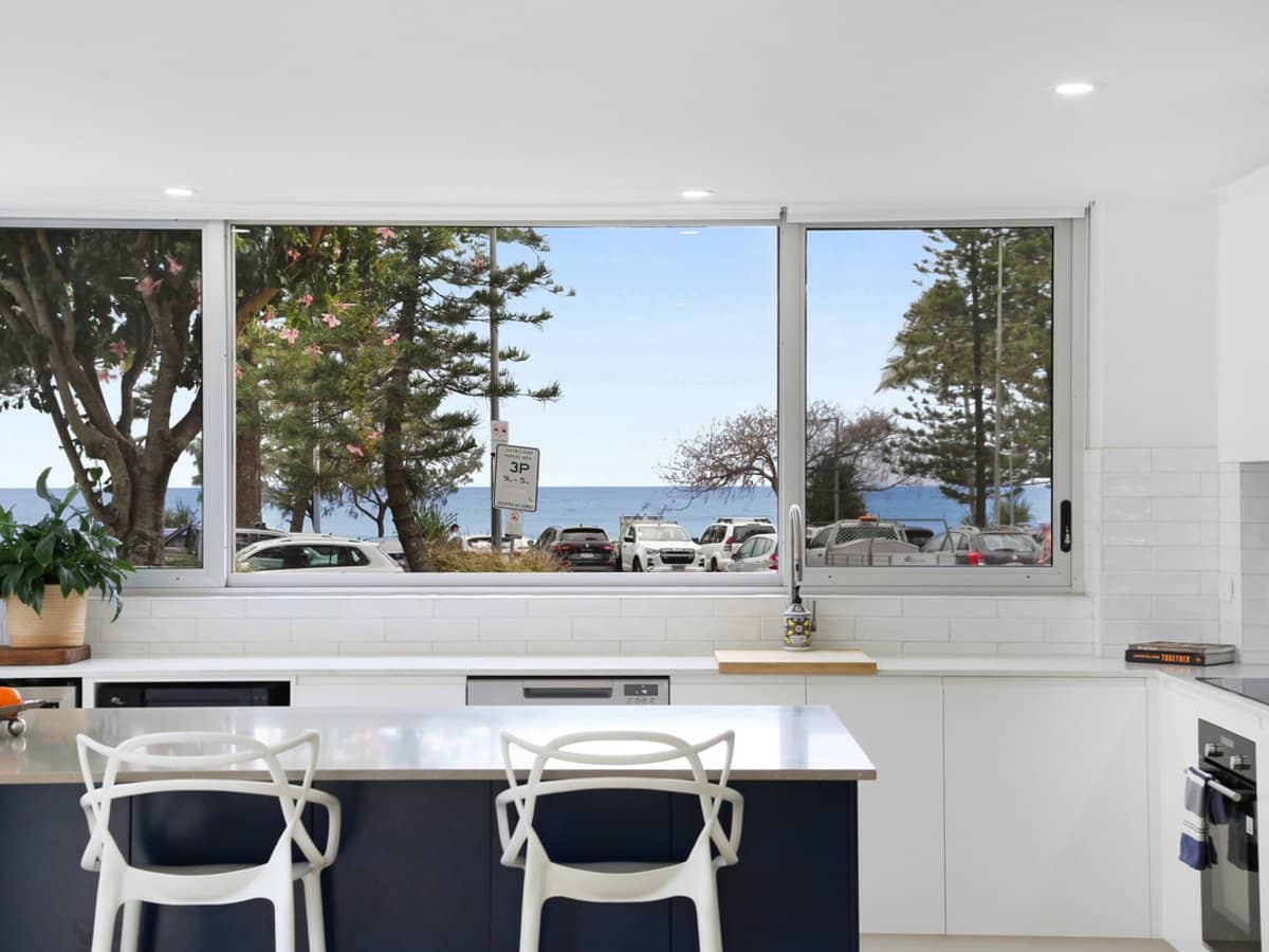 24 The Esplanade, Burleigh Heads - Thumbnail 2