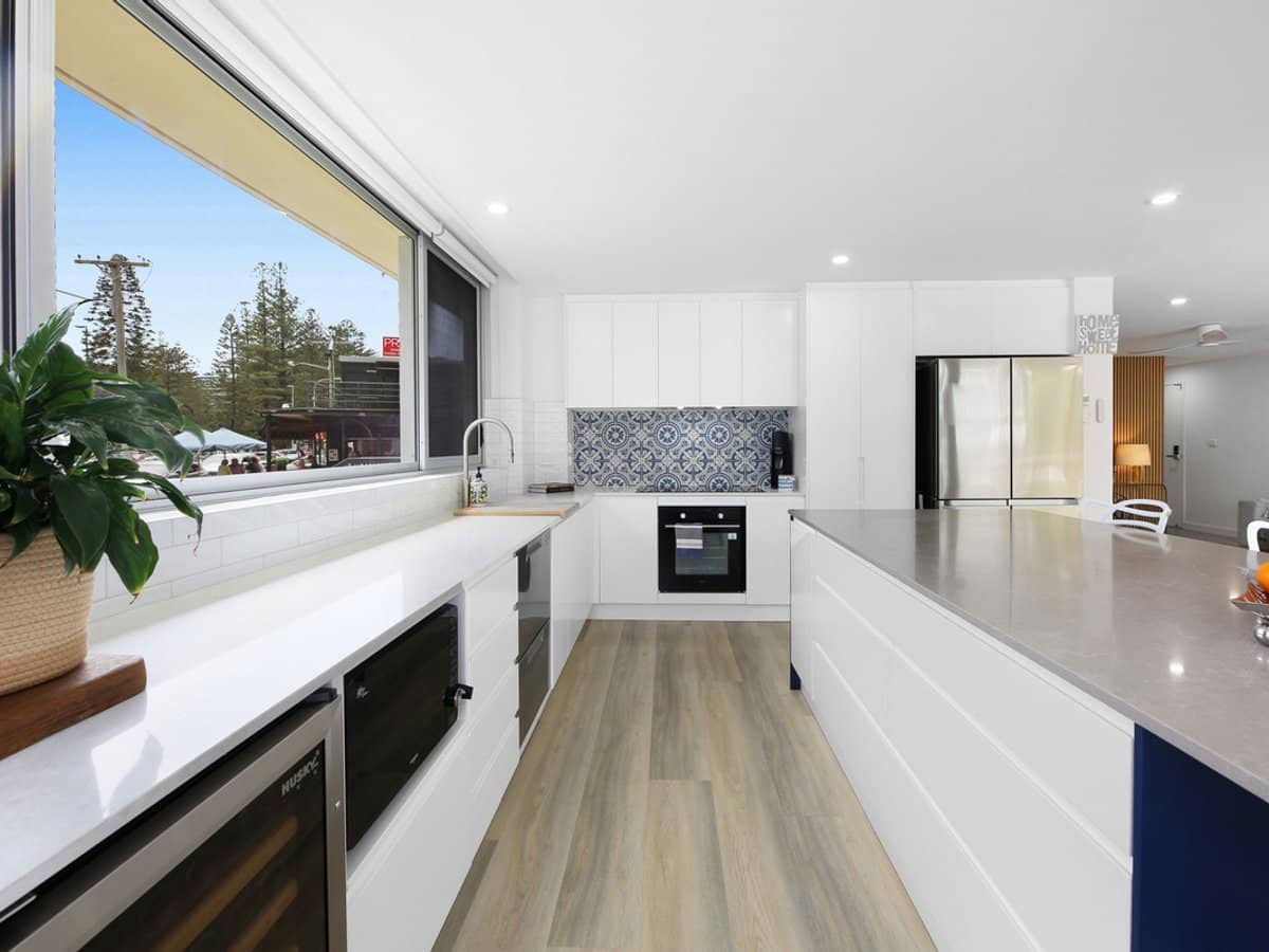 24 The Esplanade, Burleigh Heads - Thumbnail 8