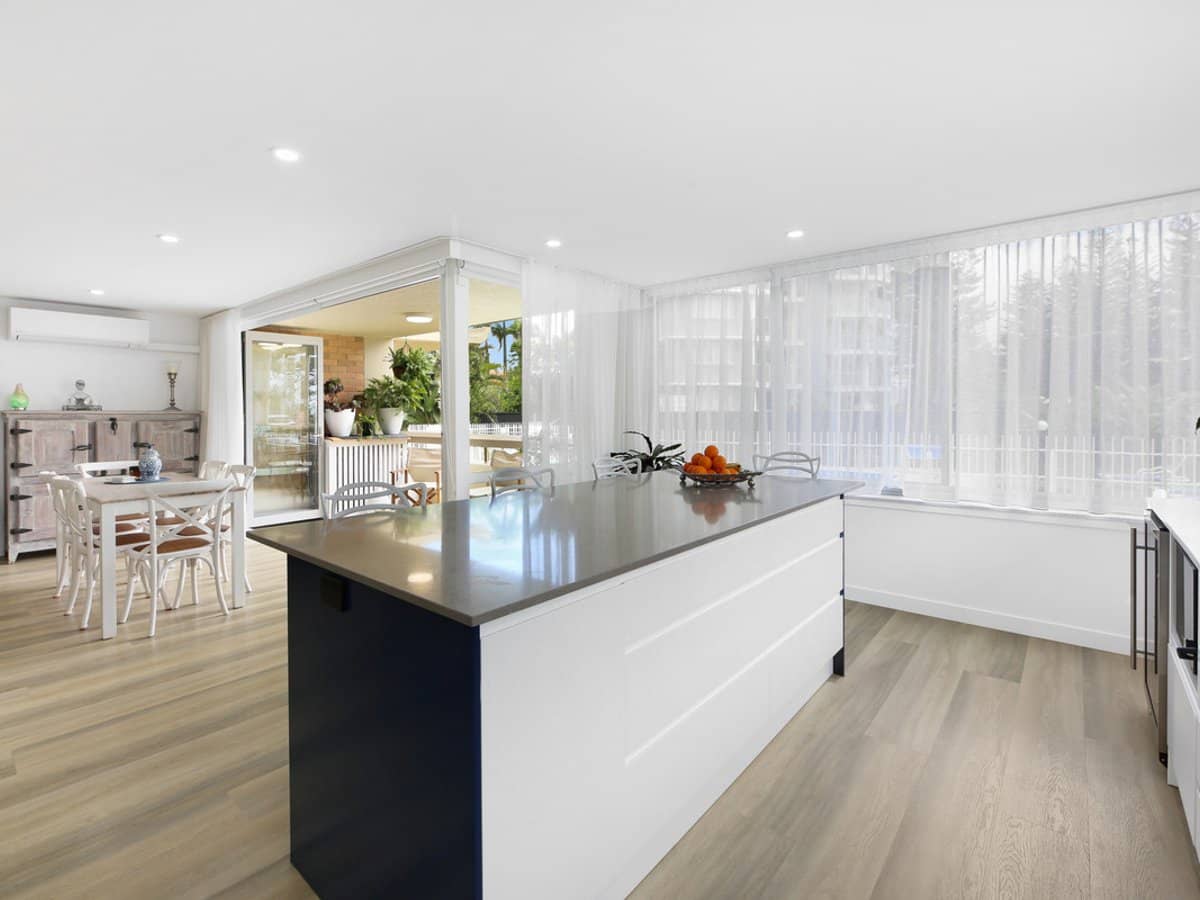 24 The Esplanade, Burleigh Heads - Thumbnail 12