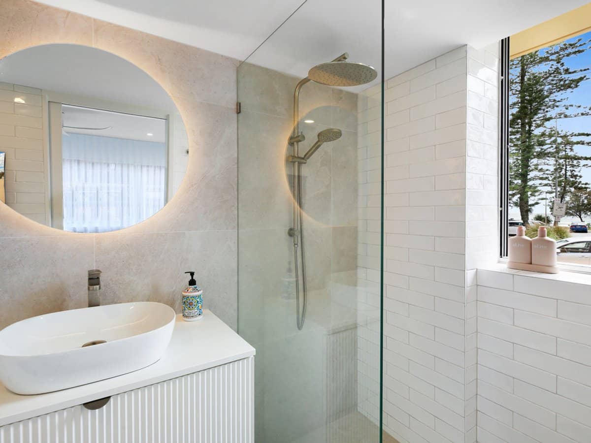 24 The Esplanade, Burleigh Heads - Thumbnail 18