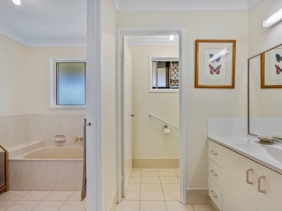 31 Bob Barnard Drive, TUGUN - Thumbnail 18