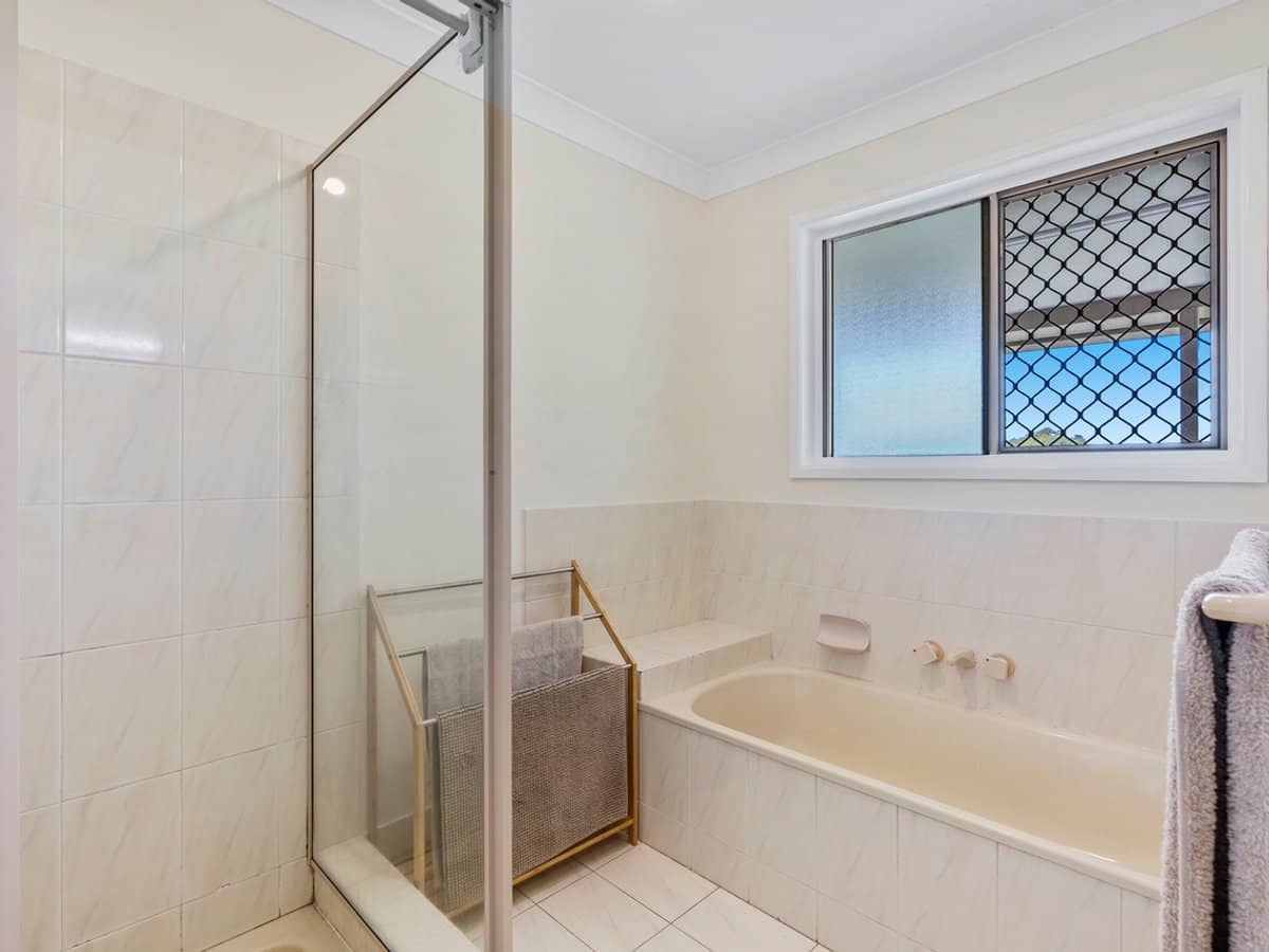 31 Bob Barnard Drive, TUGUN - Thumbnail 19