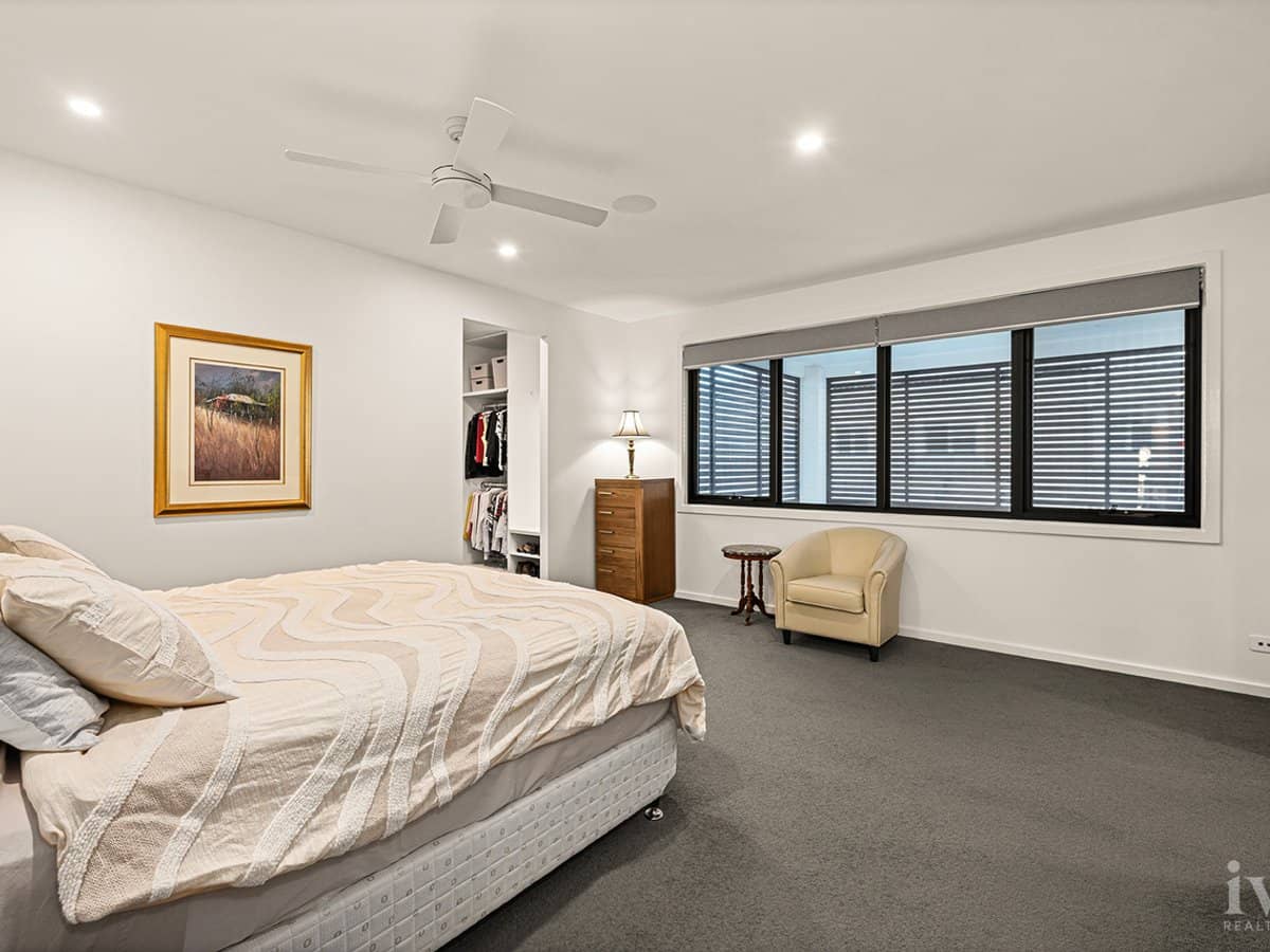 10 Queen Guineveres Place, Sovereign Islands - Thumbnail 12