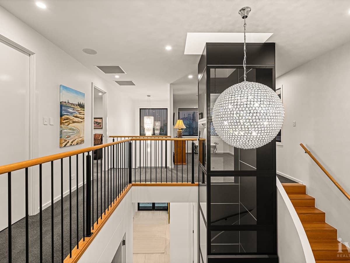 10 Queen Guineveres Place, Sovereign Islands - Thumbnail 22