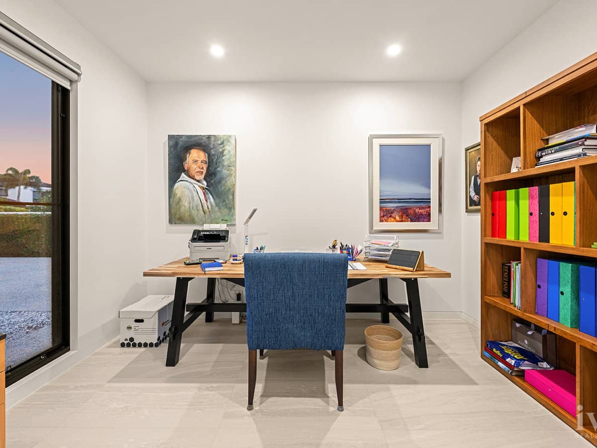 10 Queen Guineveres Place, Sovereign Islands - Thumbnail 24