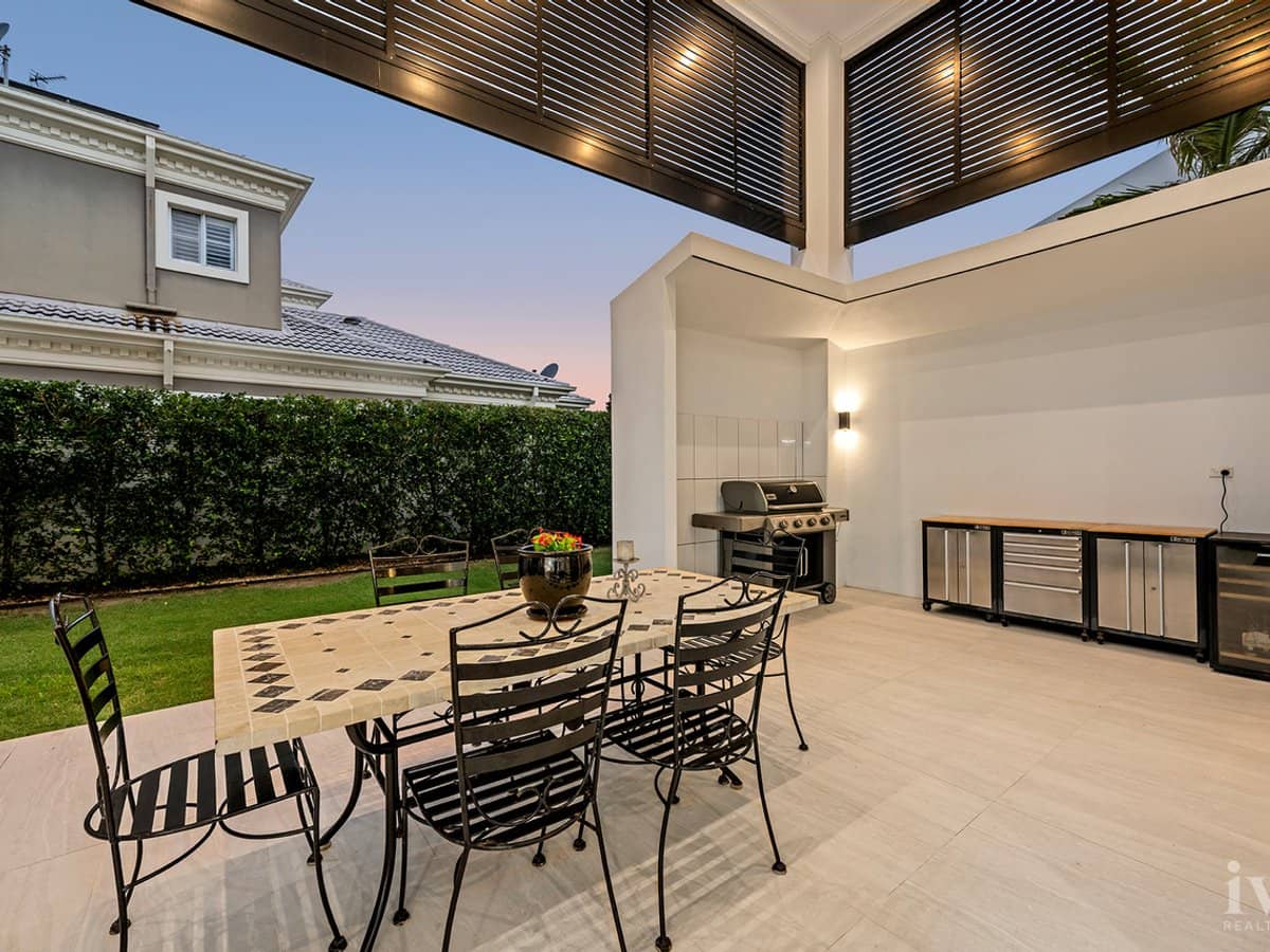 10 Queen Guineveres Place, Sovereign Islands - Thumbnail 26