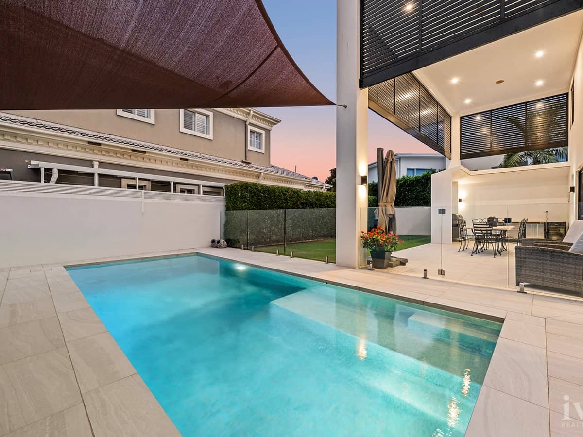 10 Queen Guineveres Place, Sovereign Islands - Thumbnail 29