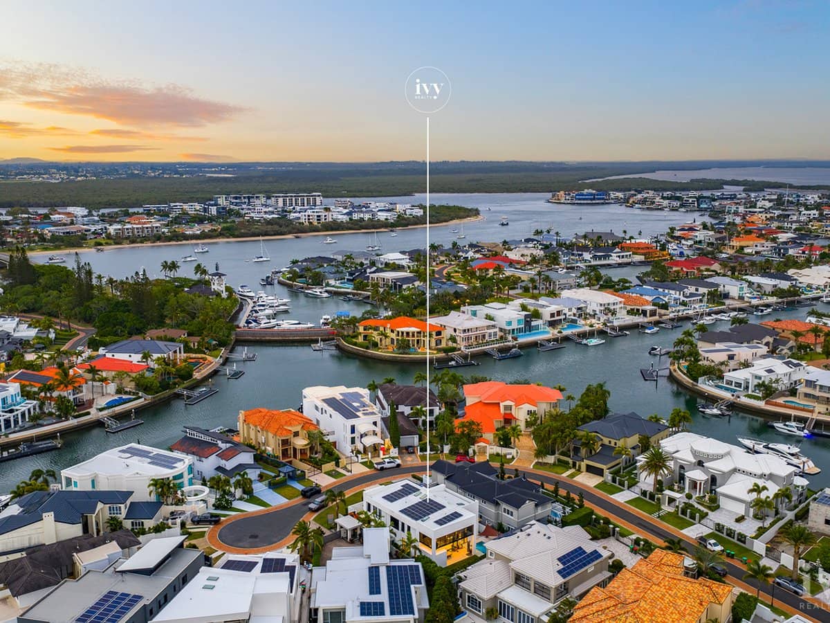 10 Queen Guineveres Place, Sovereign Islands - Thumbnail 30