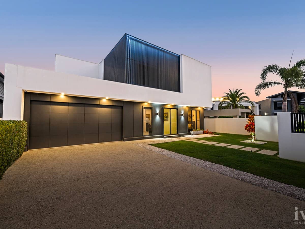 10 Queen Guineveres Place, Sovereign Islands - Thumbnail 33