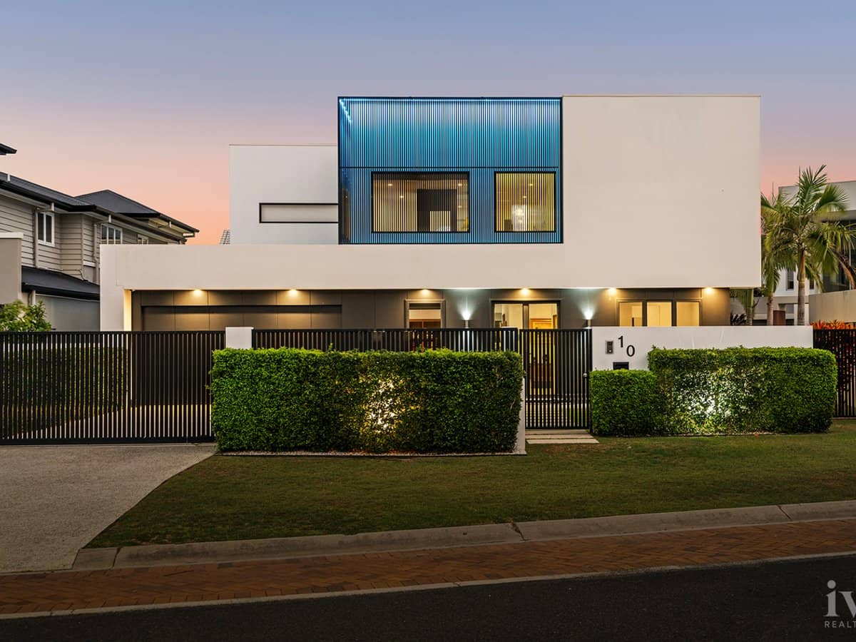 10 Queen Guineveres Place, Sovereign Islands - Thumbnail 34