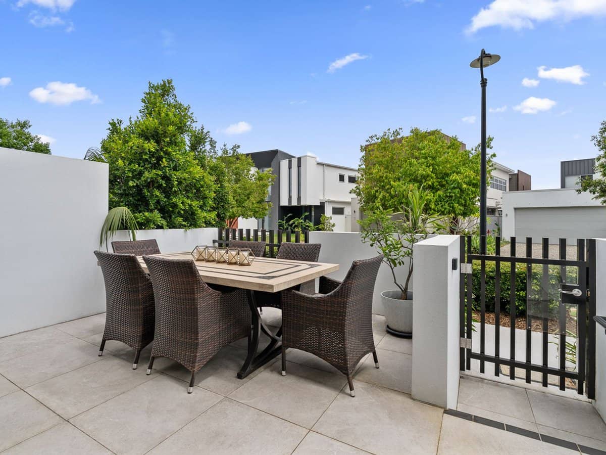 5601 Harbourview Drive, Hope Island - Thumbnail 2