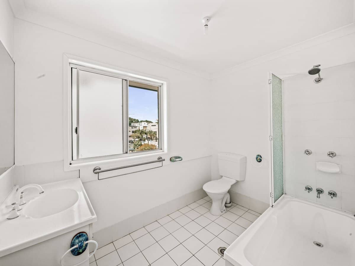 13 Bullimah Avenue, Burleigh Heads - Thumbnail 11