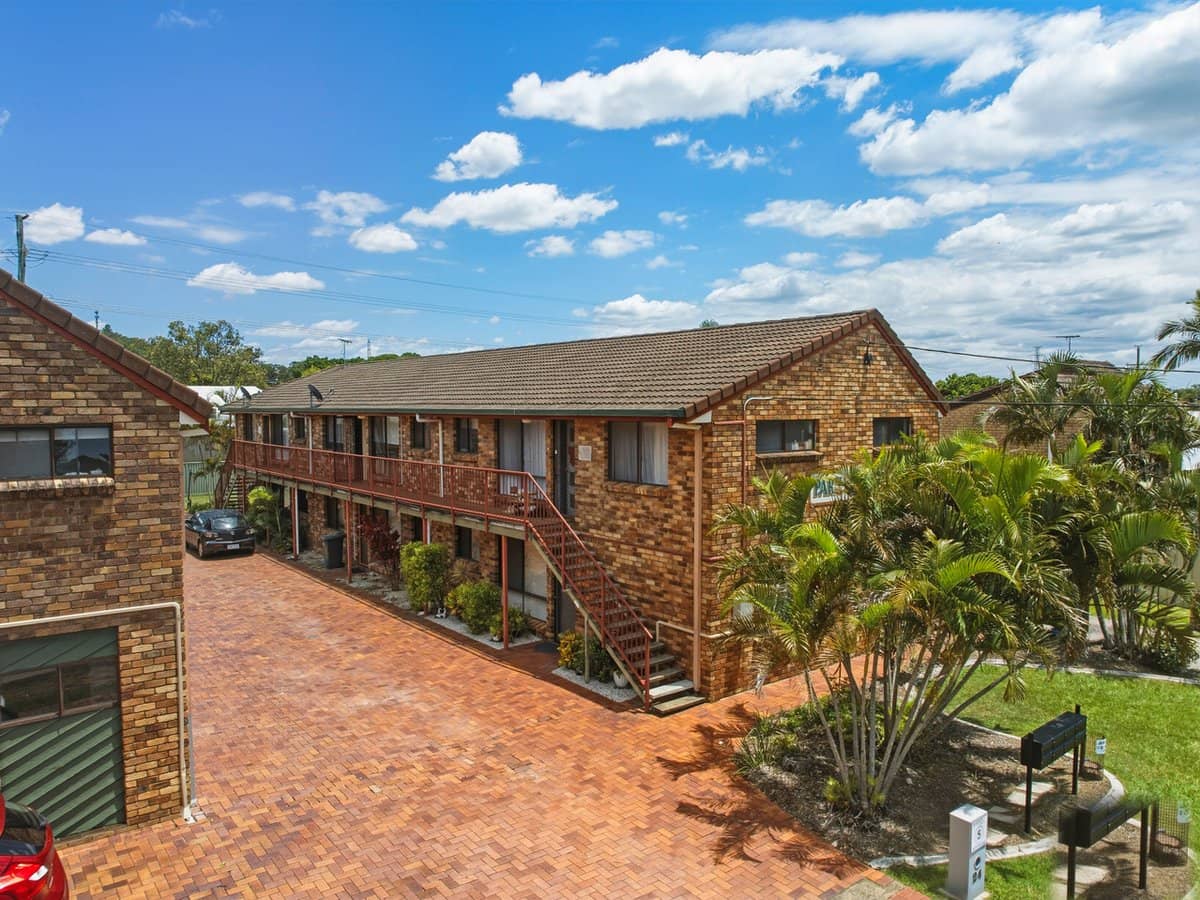 24 Cotswold Street, MOUNT WARREN PARK - Thumbnail 1