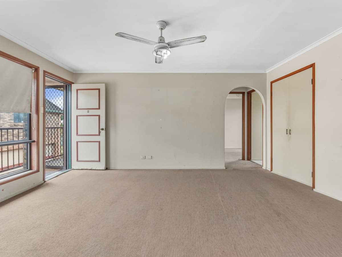 24 Cotswold Street, MOUNT WARREN PARK - Thumbnail 2
