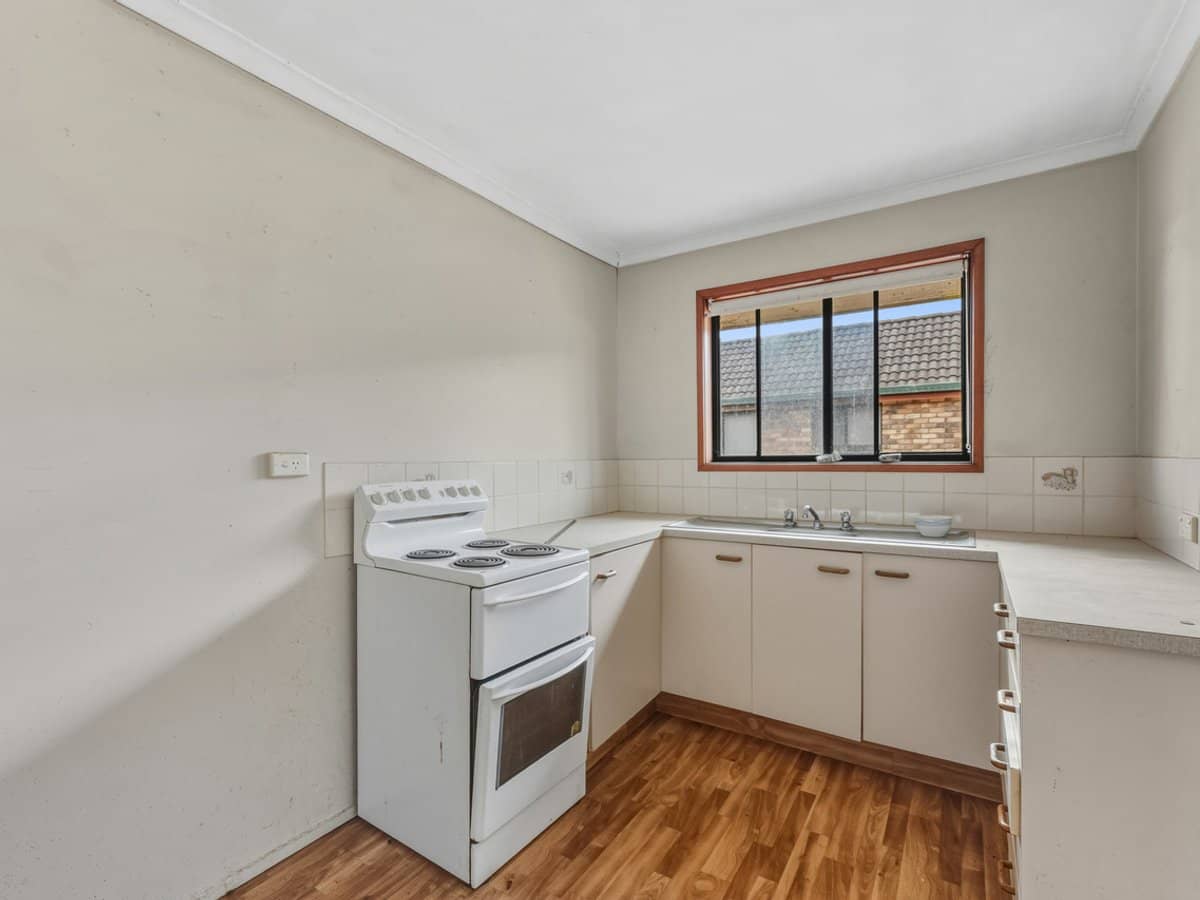 24 Cotswold Street, MOUNT WARREN PARK - Thumbnail 3