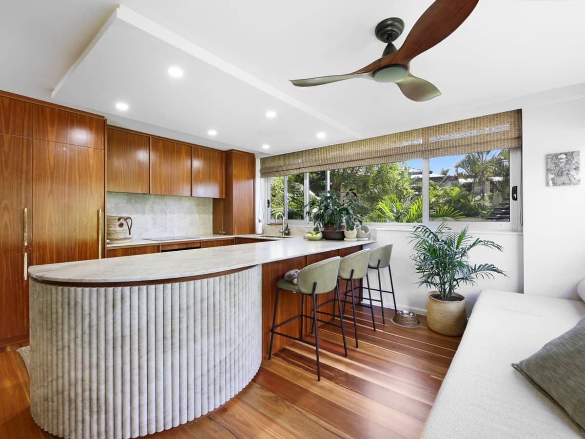 24 The Esplanade, Burleigh Heads - Thumbnail 1