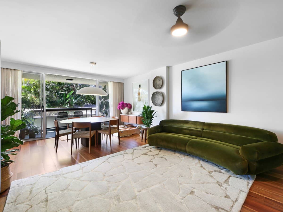 24 The Esplanade, Burleigh Heads - Thumbnail 2