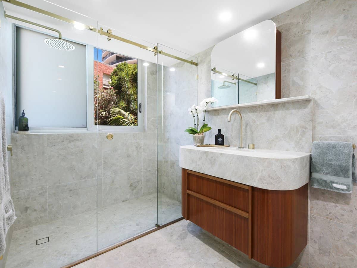 24 The Esplanade, Burleigh Heads - Thumbnail 18