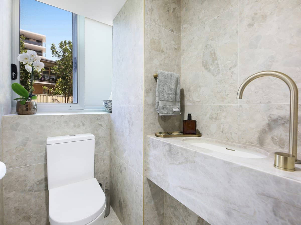 24 The Esplanade, Burleigh Heads - Thumbnail 20