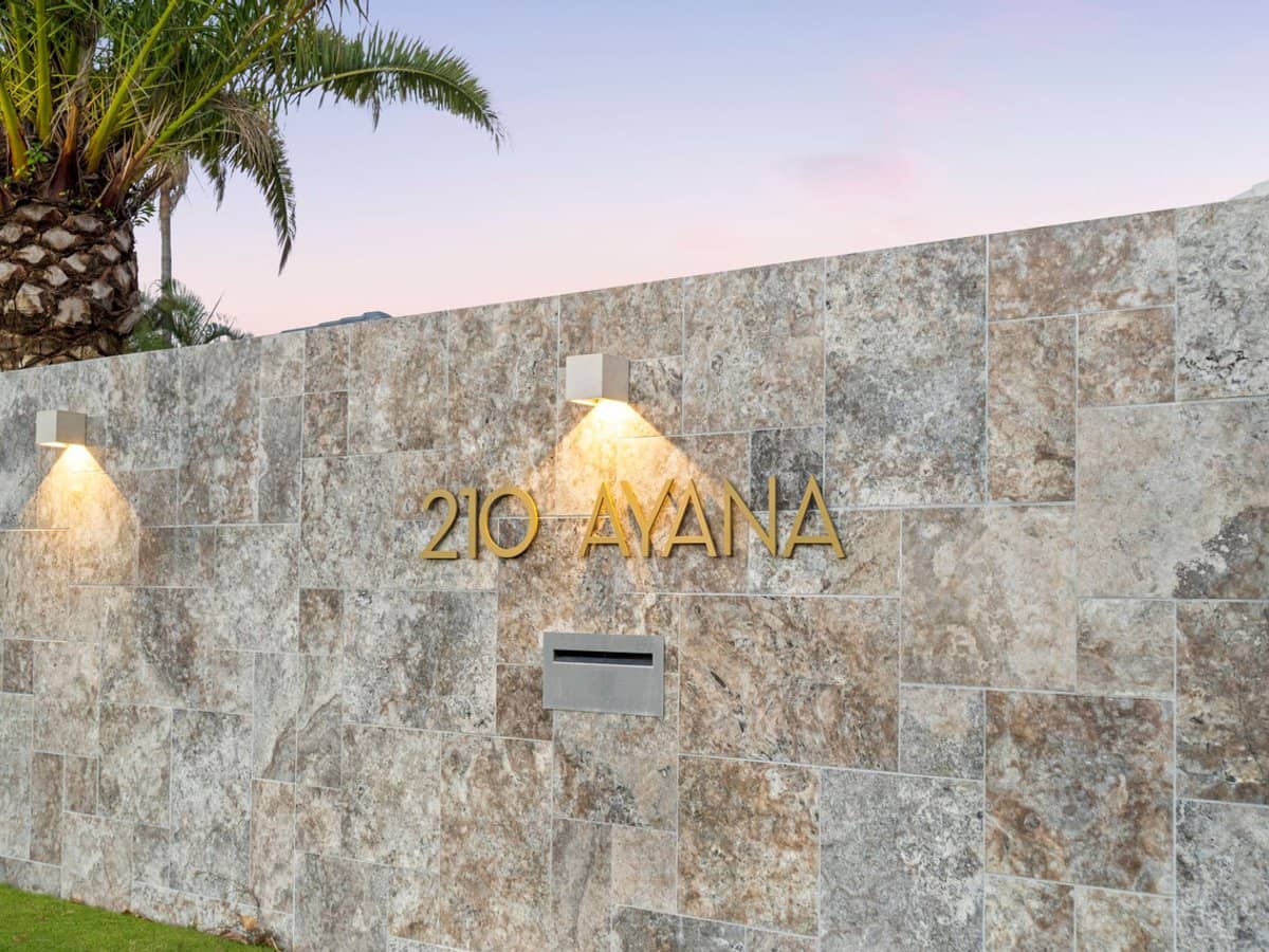 210 Sunshine Boulevard, MERMAID WATERS - Thumbnail 3