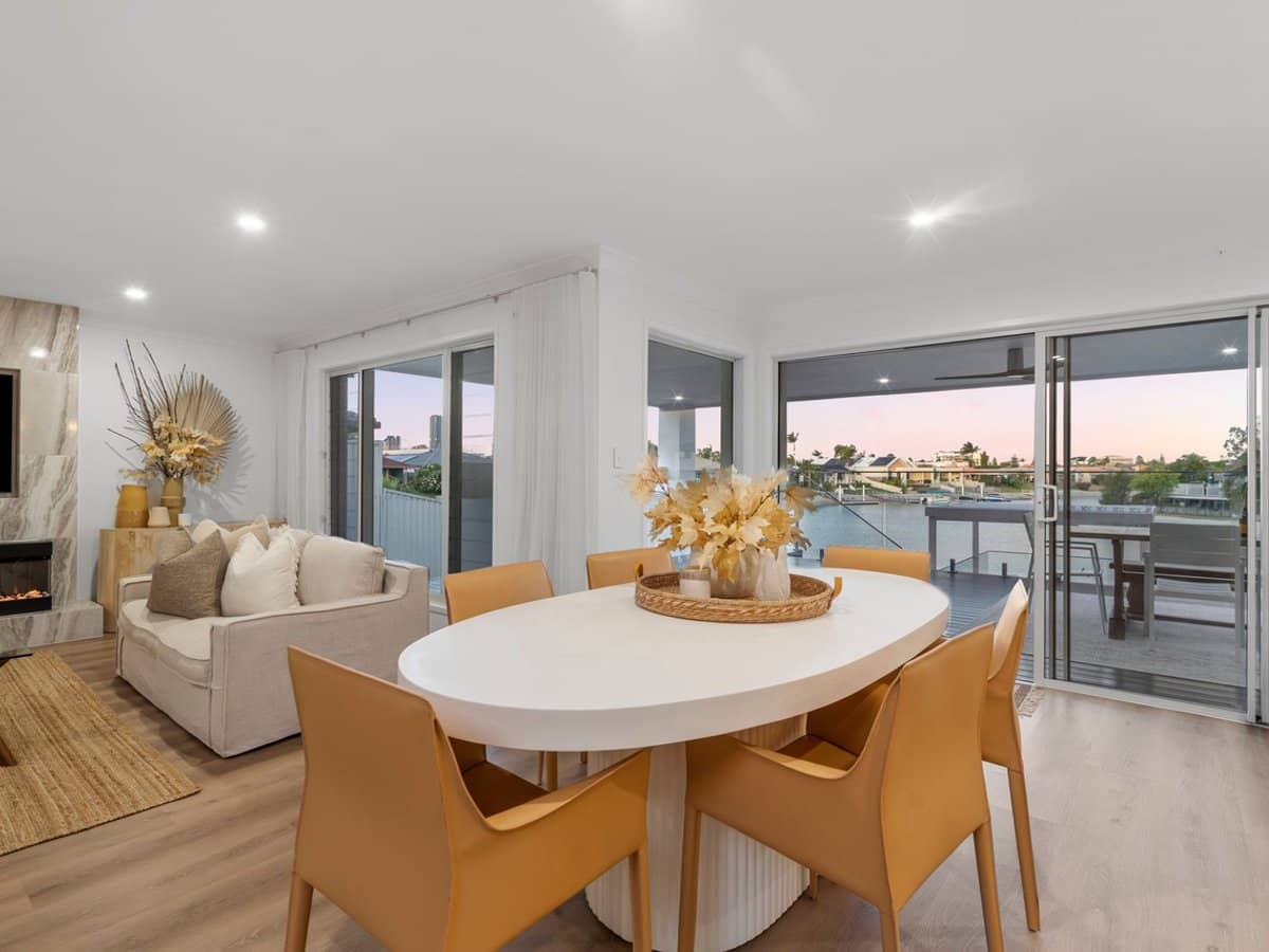 210 Sunshine Boulevard, MERMAID WATERS - Thumbnail 7