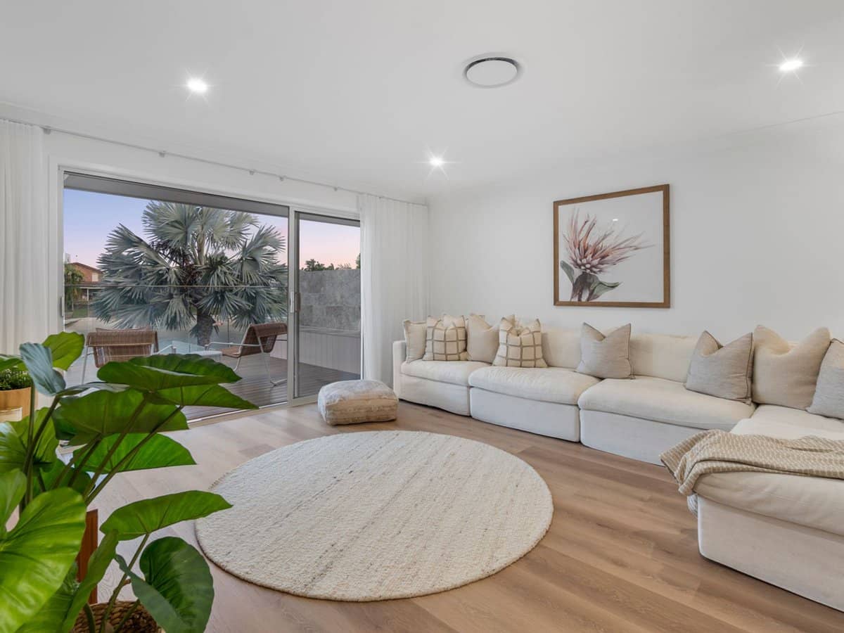 210 Sunshine Boulevard, MERMAID WATERS - Thumbnail 9