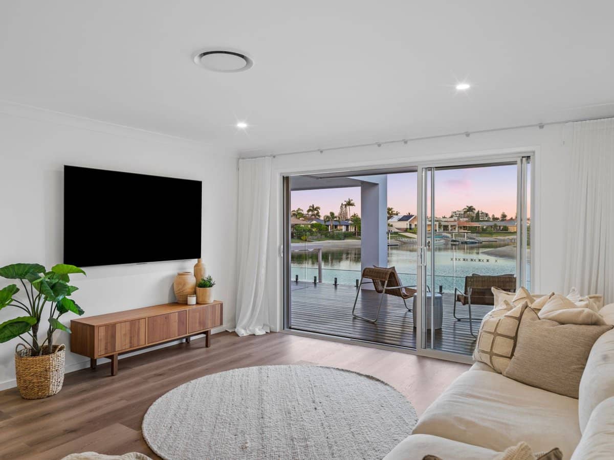 210 Sunshine Boulevard, MERMAID WATERS - Thumbnail 10