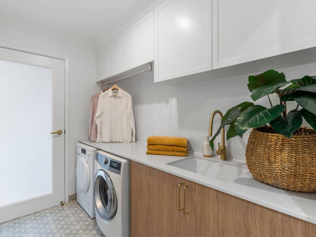 210 Sunshine Boulevard, MERMAID WATERS - Thumbnail 11