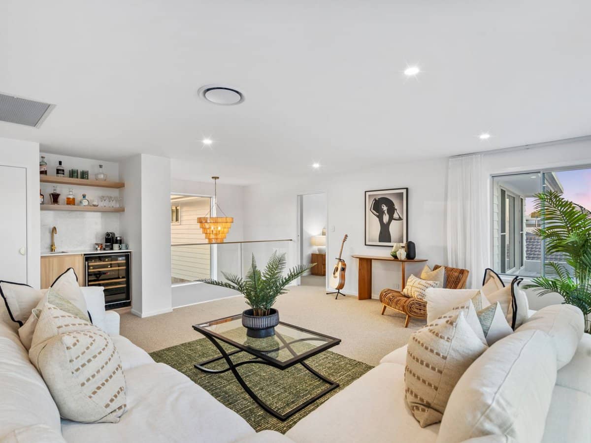 210 Sunshine Boulevard, MERMAID WATERS - Thumbnail 12