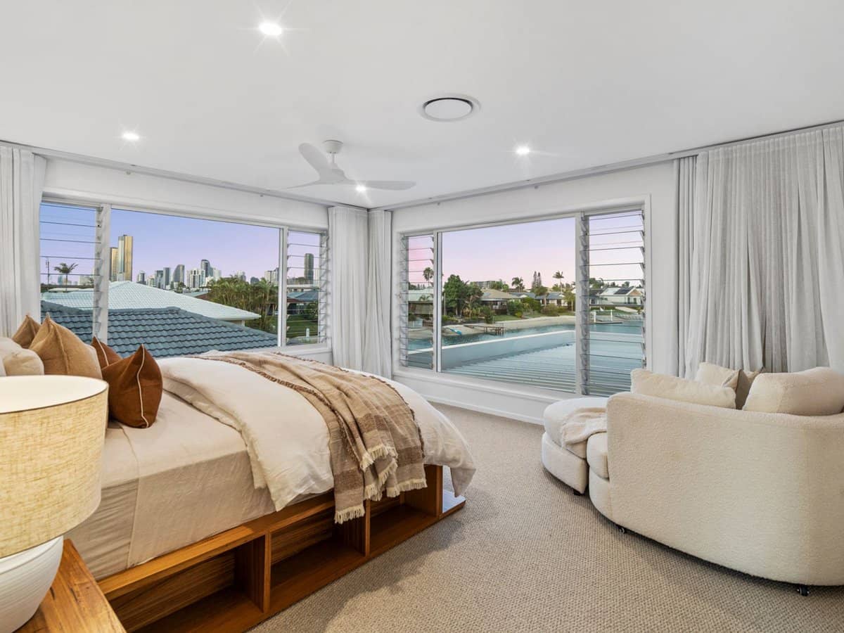 210 Sunshine Boulevard, MERMAID WATERS - Thumbnail 14