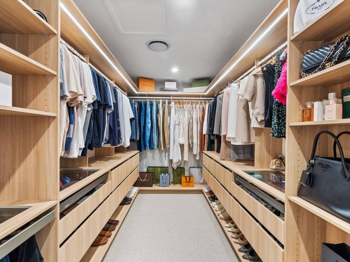 210 Sunshine Boulevard, MERMAID WATERS - Thumbnail 16