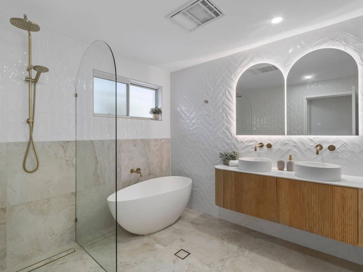 210 Sunshine Boulevard, MERMAID WATERS - Thumbnail 21