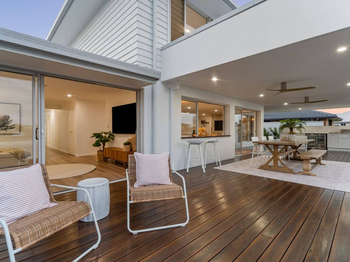 210 Sunshine Boulevard, MERMAID WATERS - Thumbnail 26