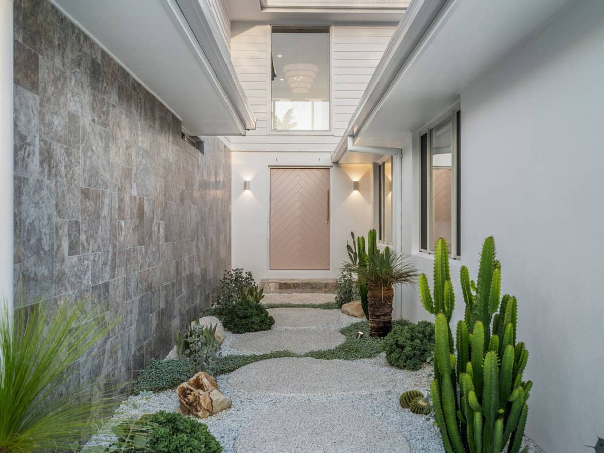 210 Sunshine Boulevard, MERMAID WATERS - Thumbnail 27