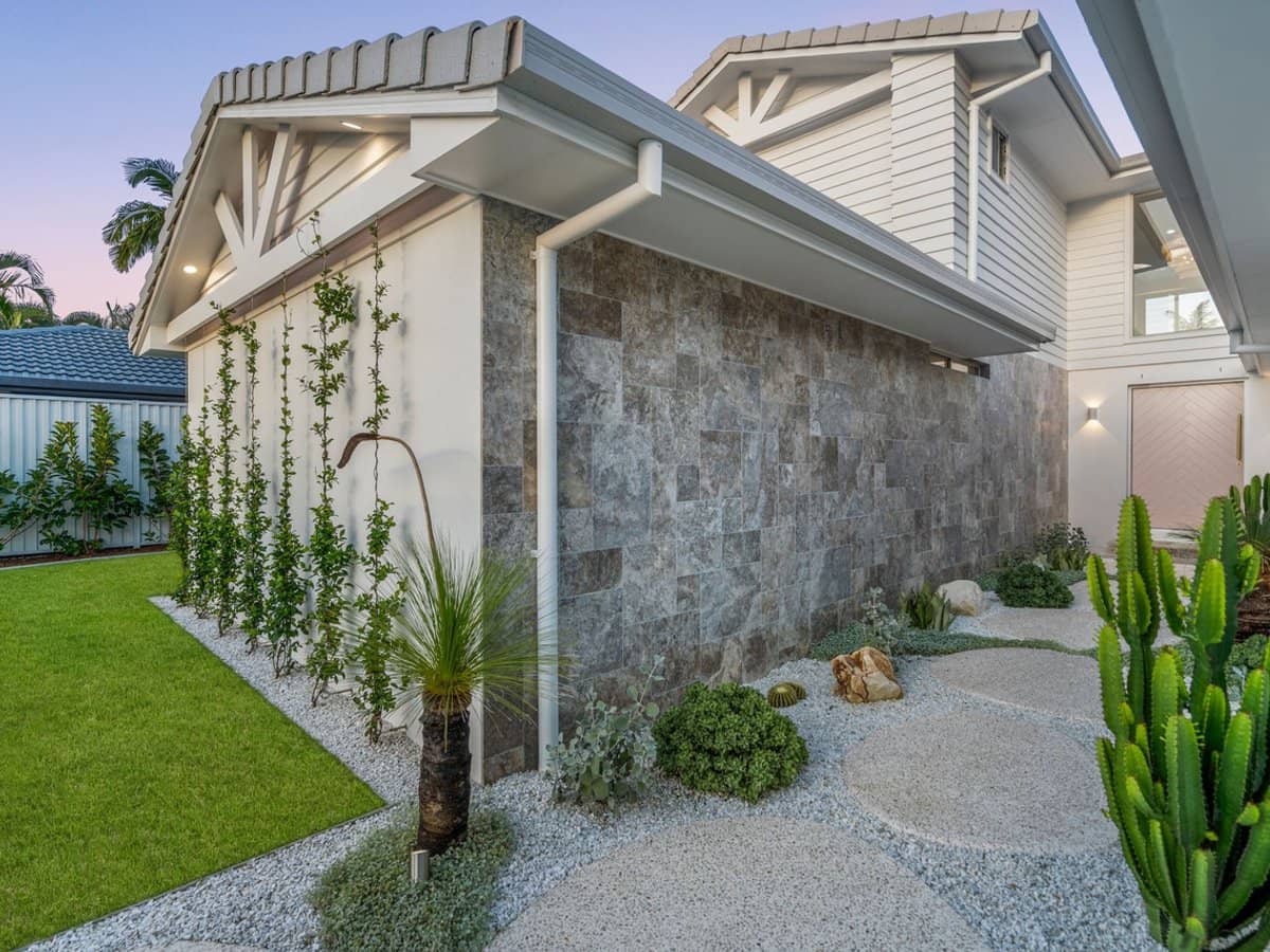 210 Sunshine Boulevard, MERMAID WATERS - Thumbnail 28