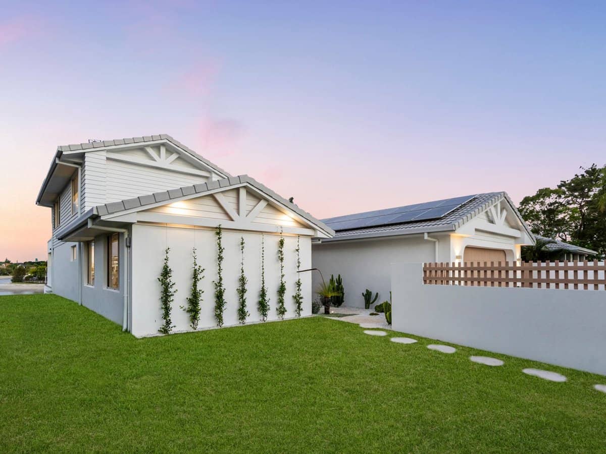 210 Sunshine Boulevard, MERMAID WATERS - Thumbnail 29